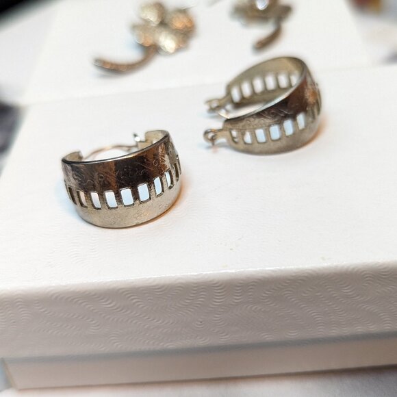 Lot Bundle of 2 Pairs of Earrings One Hoops and flower Pierced Post Cute Fun - Picture 7 of 9